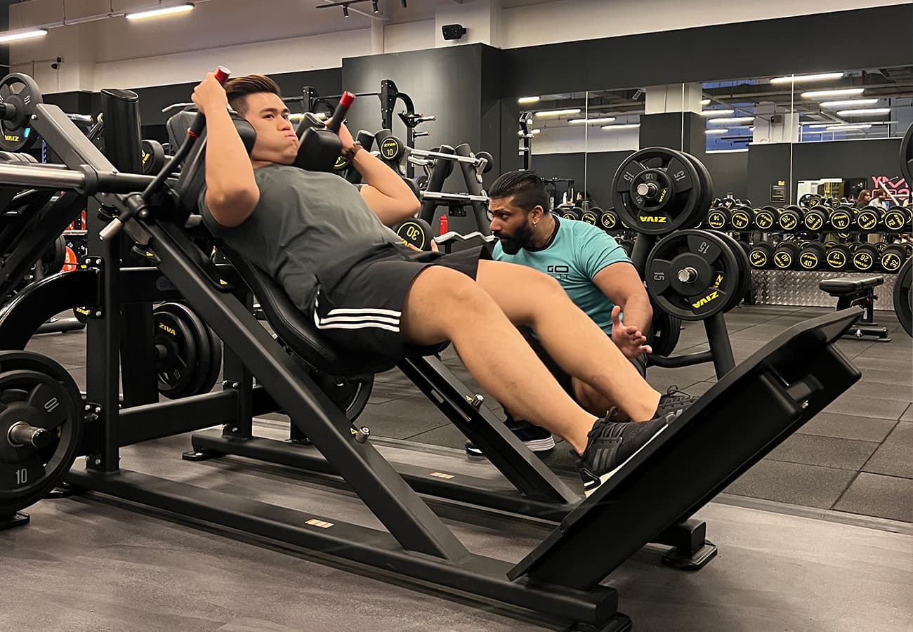 Personal Trainer vs DIY: When to Book a Personal Trainer Near Me 